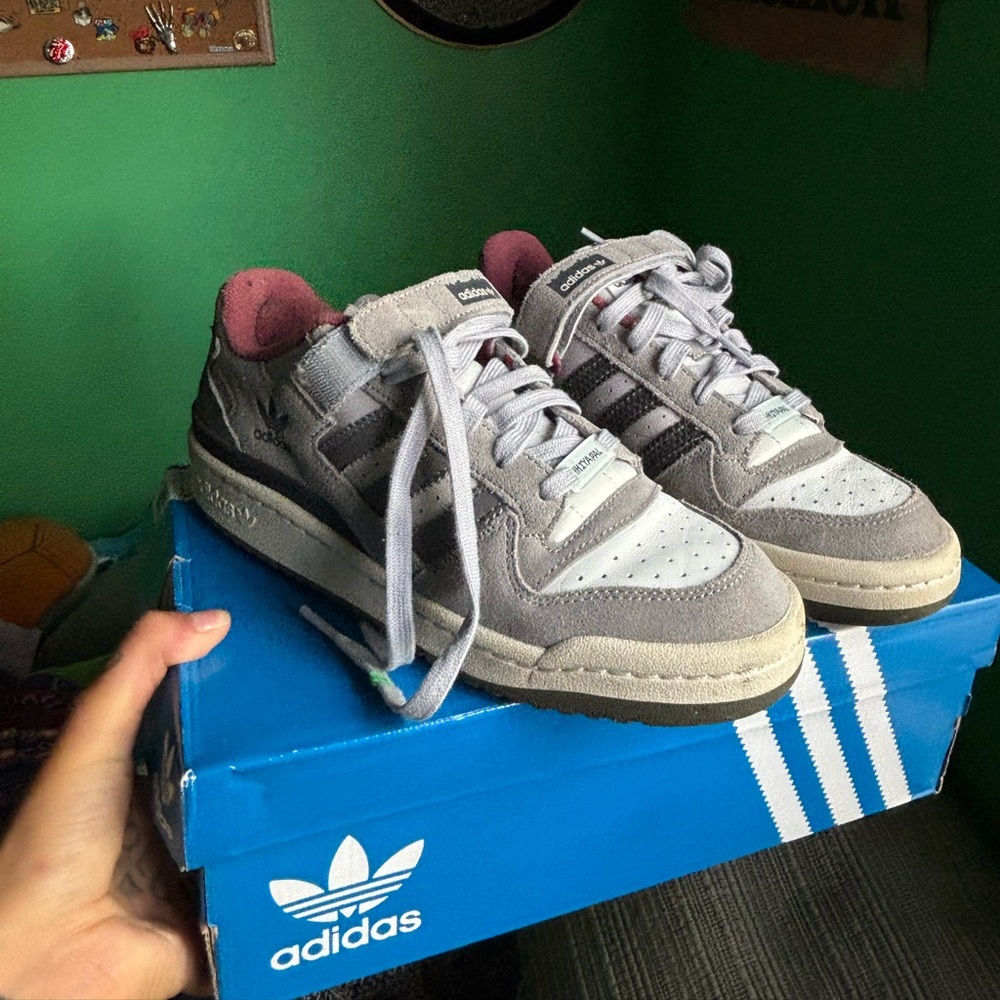 Adidas forum “Home Alone 2”